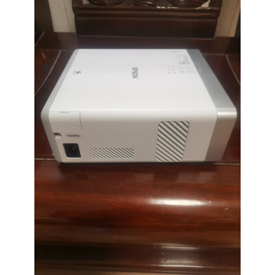 分享爱普生ef100w和极米h3哪个好？点评区别如何？