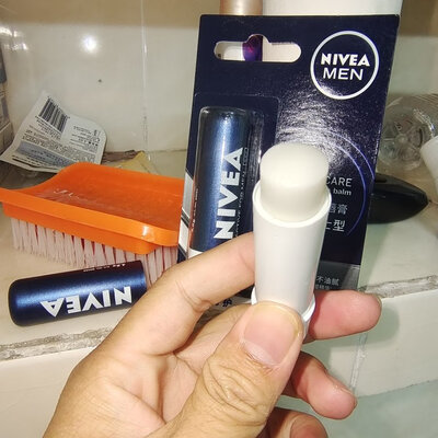 口碑体验妮维雅（NIVEA）男士润唇膏用起来靠谱吗，求助大家解密