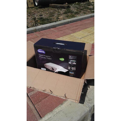 入手明基w2000与w1120哪个好？反馈区别是？