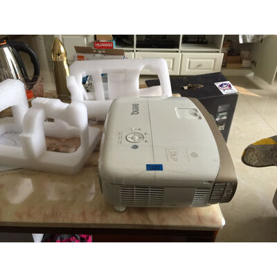 入手明基w2000与w1120哪个好？反馈区别是？