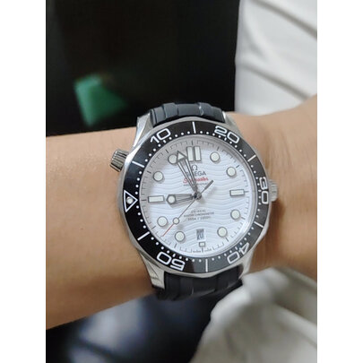 欧米茄和swatch联名款哪个值？有啥区别？