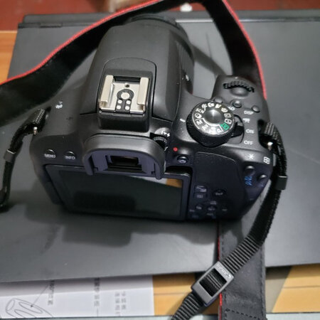 大伙真实体验佳能eos850D和EOS80D对比有没有区别？哪款好？真实体验曝光