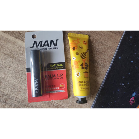 入手揭秘泊泉雅男士润唇膏质量评测好不好用，质量优缺点曝光