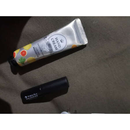 入手揭秘泊泉雅男士润唇膏质量评测好不好用，质量优缺点曝光