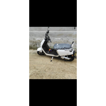入手使用一下新日fl6和雅迪E8哪个好用些？有没有区别？半年真实感受