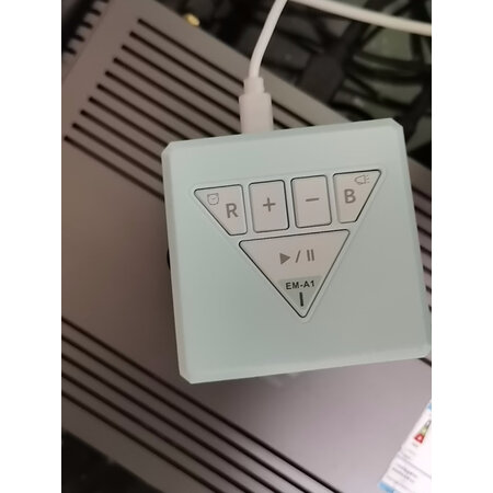 请问剖析曼尔乐器EM-A1白色定制款各方面如何呢，一个月评测感受
