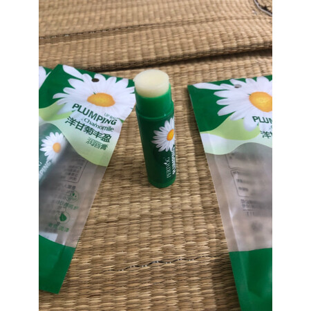 比较点评伊人妆园润唇膏好不好呀？谁用过没有呢！