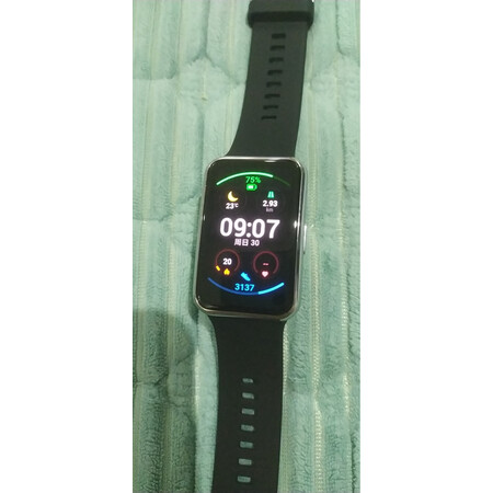使用对比华为WATCH FIT真的值得入手吗？探讨揭秘真相！