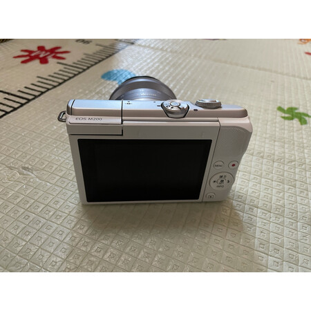 感受评价佳能EOSM200和松下GF10X有区别没有？哪款好一些？真实体验评测！