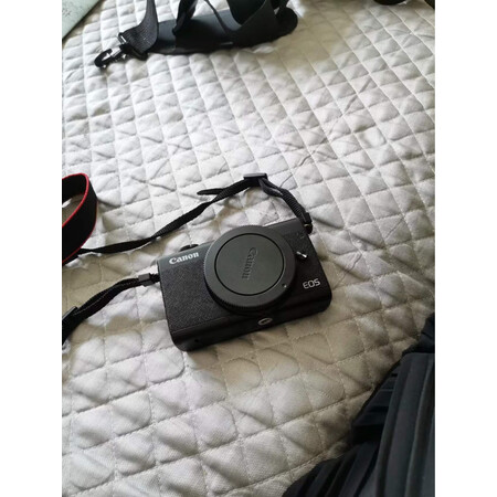 评测说说入手佳能eos m200和索尼a6000区别有吗？哪款好用点？绝对的真实点评