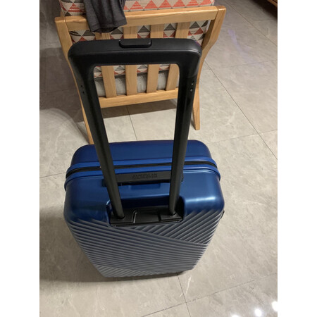 使用感受美旅拉杆箱与爱华仕比较哪个好些？区别是什么？使用两周评测感受！