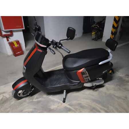 入手使用一下新日fl6和雅迪E8哪个好用些？有没有区别？半年真实感受