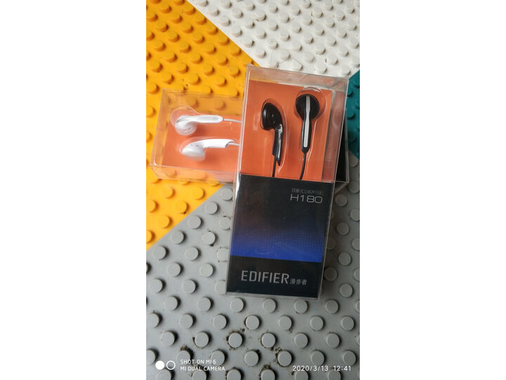 请问漫步者w200bt经典版与挂脖式区别如何？比较哪个好？