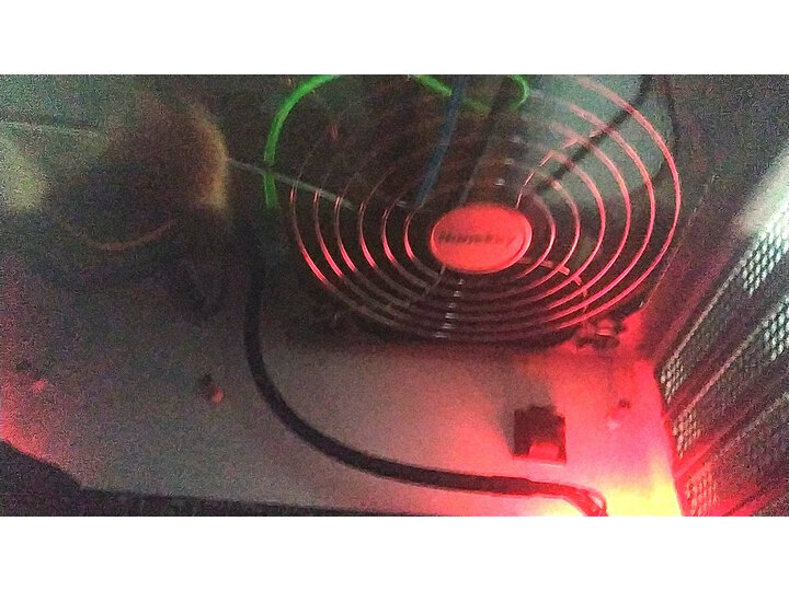 入手航嘉wd600k和鑫谷gp700g哪个好？盘点区别大吗？