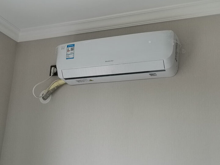 格力Q力35和变频俊越35哪个好？有什么区别？