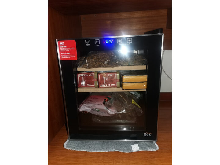 HCK哈士奇 红酒柜恒温酒柜家用迷你小型单门冰箱SC-130SSB怎么样？性能比较分析【内幕详解】 首页推荐 第1张