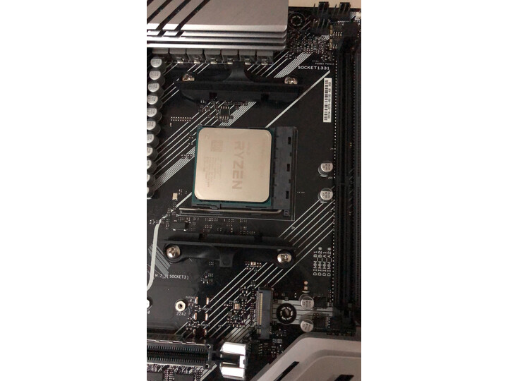 剖析amdr73700x和i79700k功能有什么区别？比拼哪个好？