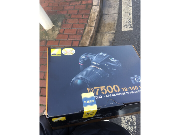 请问尼康d750和佳能6d2区别是什么比较哪个好？