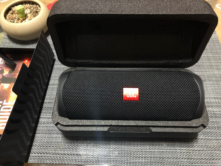 解析jbl flip5和charge4哪个好？谈谈有什么区别？