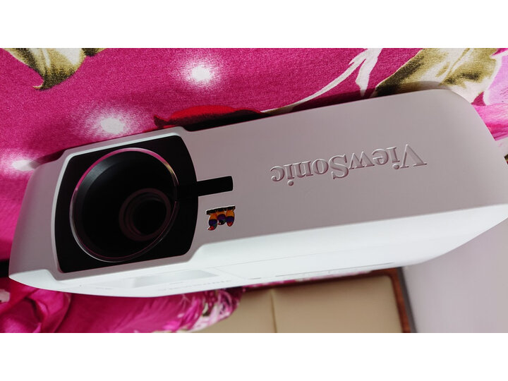 详解优派px725hd上手对比明基w1070哪个好？评价有什么区别