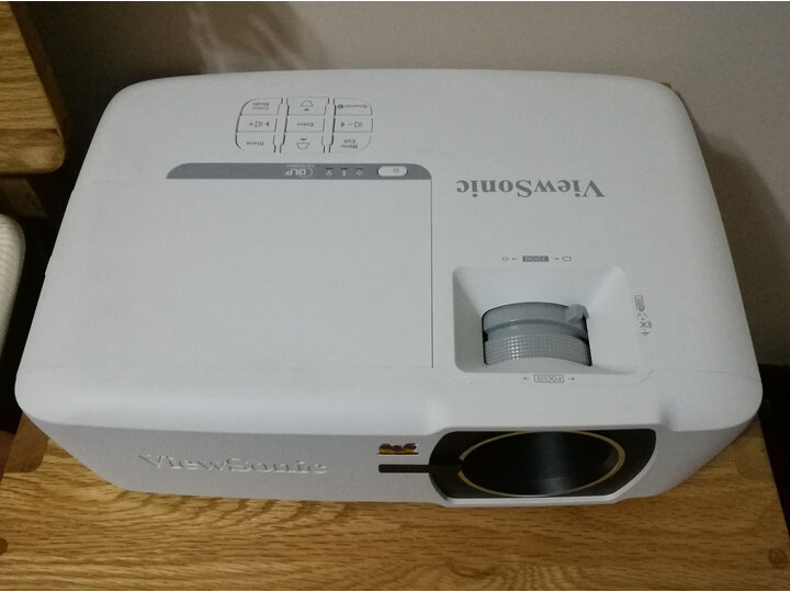 详解优派px725hd上手对比明基w1070哪个好？评价有什么区别