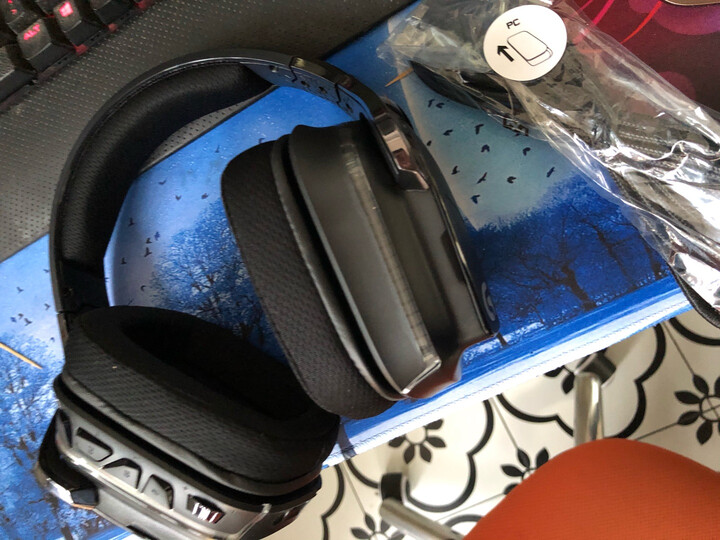 体验罗技g633s和黑鹰s哪个好？谈谈区别大不大？