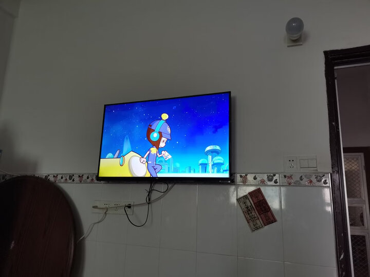 请问tcl43v2对比小米电视4S哪个好？对比区别是什么