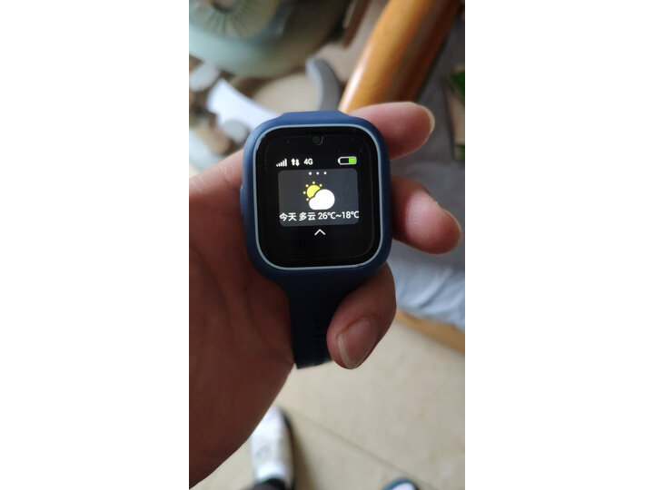 360儿童电话手表m2和m1区别很大么，现在哪个好买的人多？