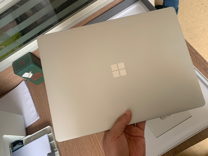比拼微软surface laptop 3和macbook pro哪个好？反馈有区别吗？
