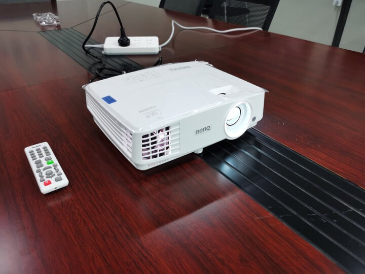 明基（BenQ）ED933 投影仪 投影机怎么样？官方媒体优缺点评测详解 首页推荐 第3张