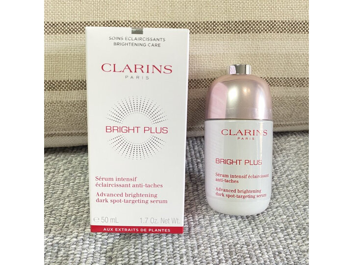 真实使用感受娇韵诗（CLARINS）清透润白亮肤水乳套装怎么样？入手使用效果说说！