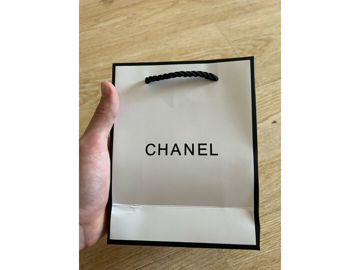 有人知道Chanel香奈儿口红唇釉 82#焦糖琥珀棕怎么样？到底好不好用？