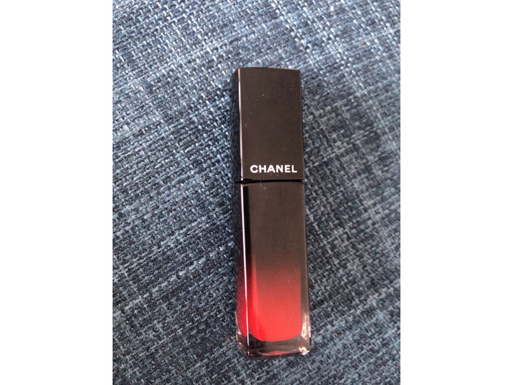 有人知道Chanel香奈儿口红唇釉 82#焦糖琥珀棕怎么样？到底好不好用？