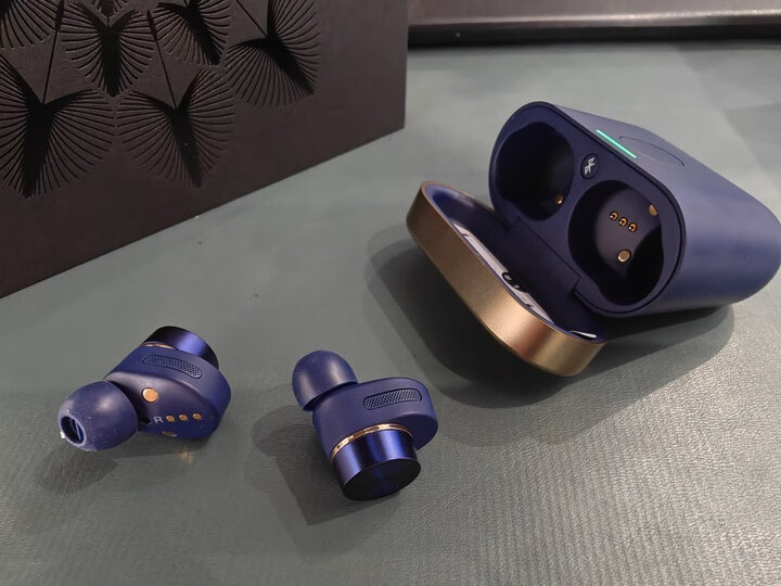 宝华韦健Bowers&Wilkins(B&W) Pi7蓝牙耳机新款配置不高？使用一个星期感受分享 心得分享 第7张
