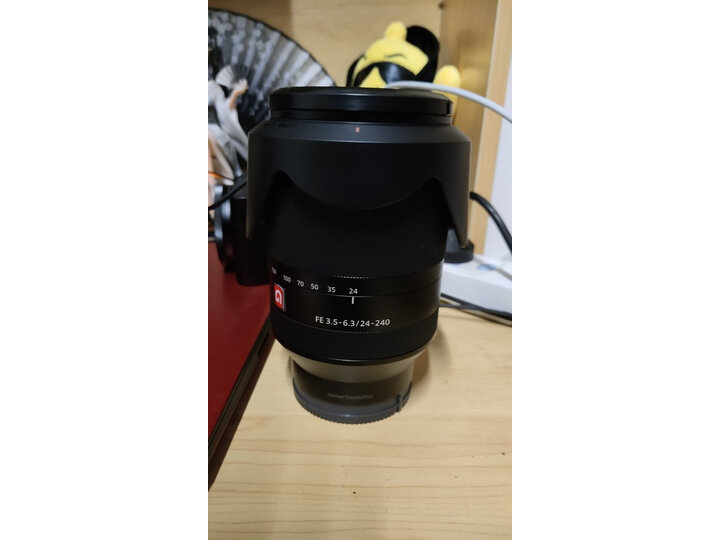 分析索尼sel24240和2470区别是什么？点评哪个好？