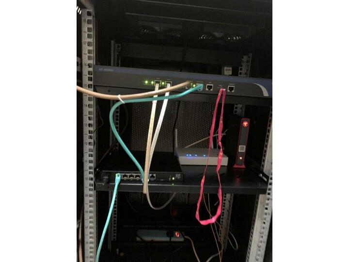 请问华三e**00g2还是er3108g哪个好？比较有何区别？