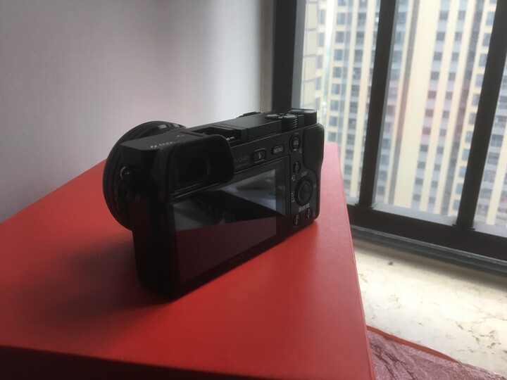 使用索尼ilce-6000l和ALpha区别有没有？纠结哪个好？