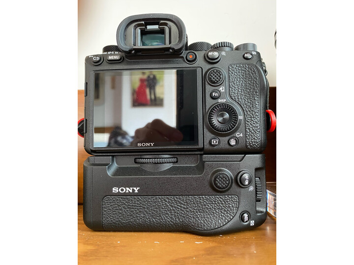 索尼（SONY） 竖拍手柄兼电池盒VG-C4EM怎样【真实评测揭秘】适用于a9m2,a7r4吗？ 首页推荐 第4张