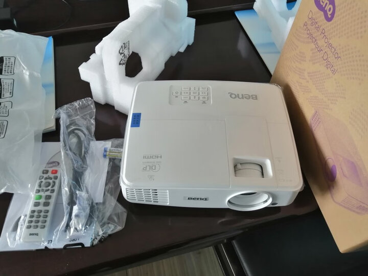 明基（BenQ）ED933 投影仪 投影机怎么样？官方媒体优缺点评测详解 首页推荐 第5张