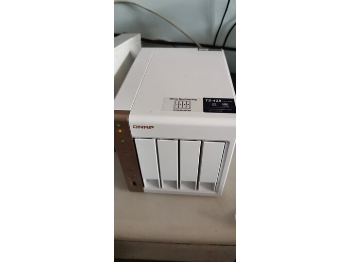 使用威联通ts-428与tr-002区别如何？纠结哪个好？