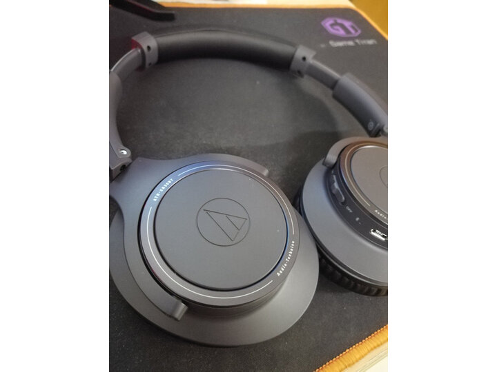 请问铁三角athsr30bt和森海塞尔hd4.40哪个好？比较区别是？