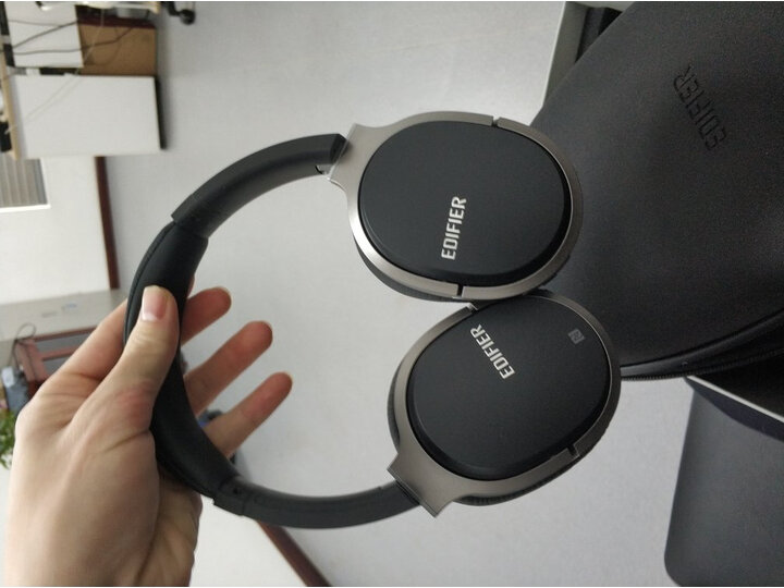 使用jbl500bt和漫步者w830bt哪个好？纠结有什么区别？