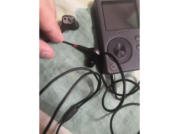 说说森海塞尔ie80sbt和有线的有区别吗？测评哪个好？
