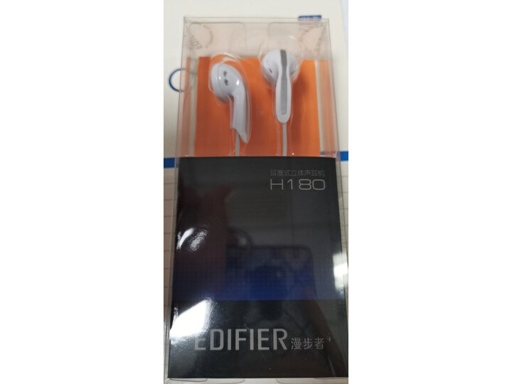 请问漫步者w200bt经典版与挂脖式区别如何？比较哪个好？