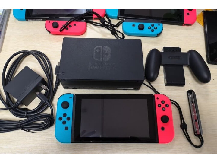 任天堂switch和ns哪个好，区别大不大？值不值呢