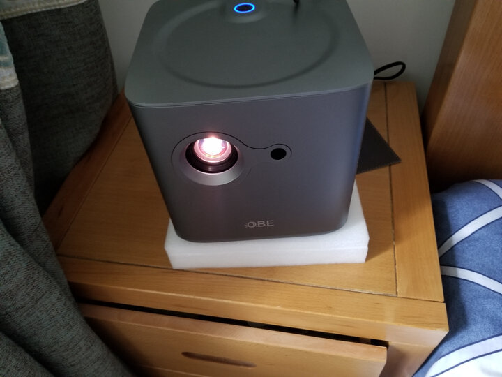 体验大眼橙x7d和小米投影仪区别是什么？说说哪个好？