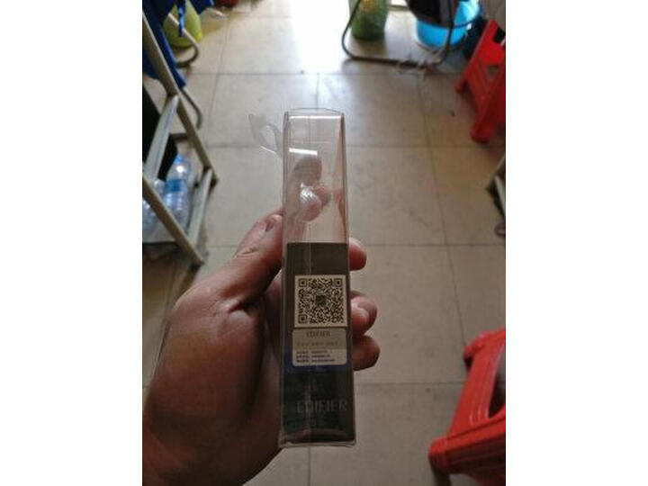 请问漫步者w200bt经典版与挂脖式区别如何？比较哪个好？