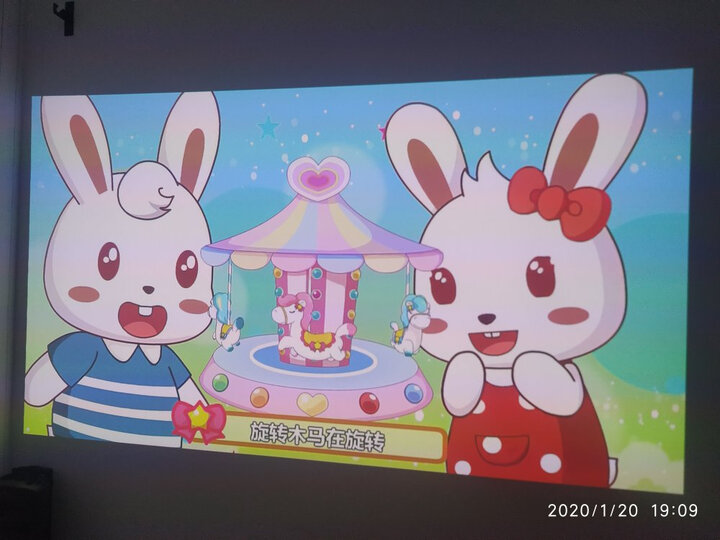 体验大眼橙x7d和小米投影仪区别是什么？说说哪个好？
