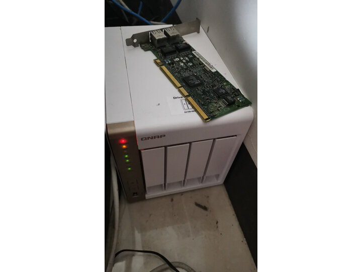 使用威联通ts-428与tr-002区别如何？纠结哪个好？