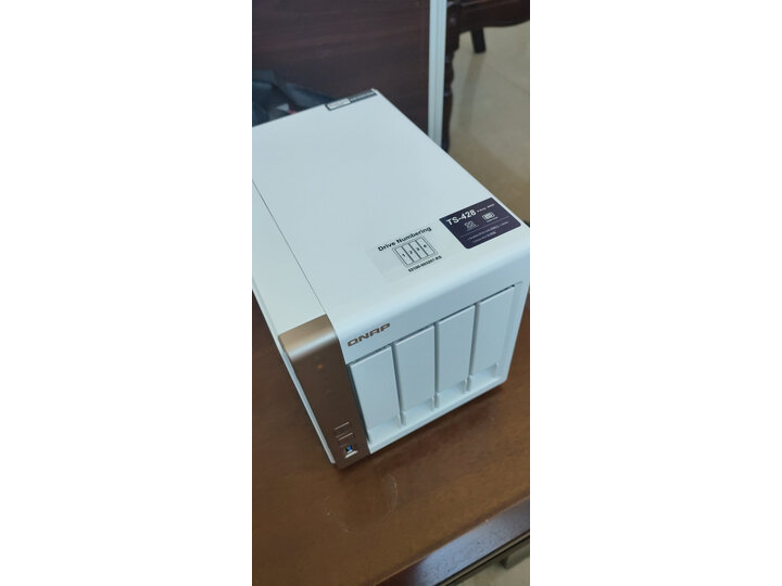 使用威联通ts-428与tr-002区别如何？纠结哪个好？
